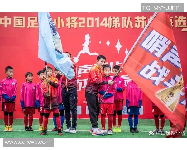 中国足球明星对抗赛盛况空前球迷热情高涨展现足球魅力与团结精神